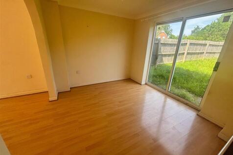 Cloverdale Close, Coventry photo 3