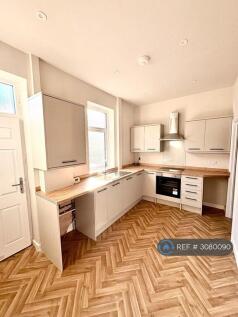 Compton St, Bradford, BD4 photo 5