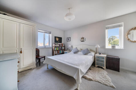 1370683-7-68f8b61...