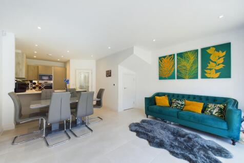 CAM02136G0-PR0018-STILL021