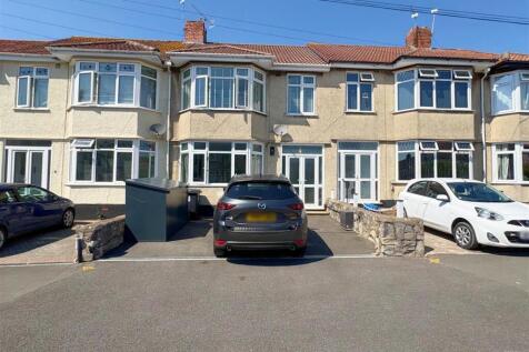 Front shot of property and driveway (2).jpg