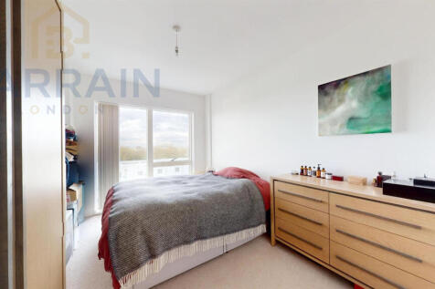 Master bedroom for sale at gallions reach, E16 by 