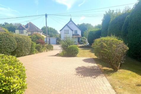 36 Terminus Ave - Front Gdn.jpg