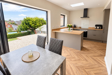 KITCHEN/ DINER