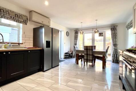 Kitchen/Dining Area