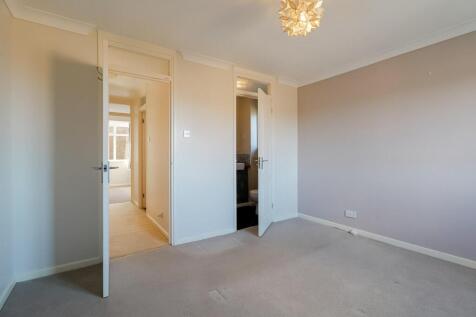 4-bed-house-prestbury (2).jpg