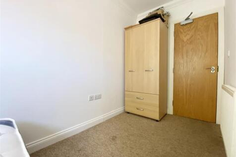 Room 6 (2).JPG