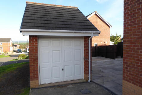 Detached garage