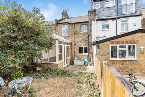 57 Netherbury Roa...