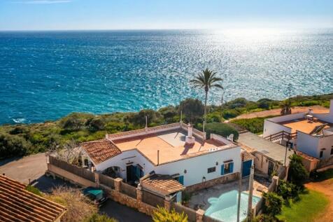 First sea line property Cala Fiugera