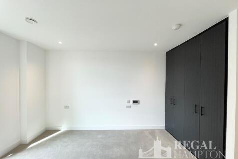 3 Everdene Path, London, W3 photo 4