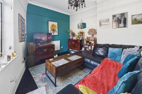 CAM05476G0-PR0166-STILL009.jpg