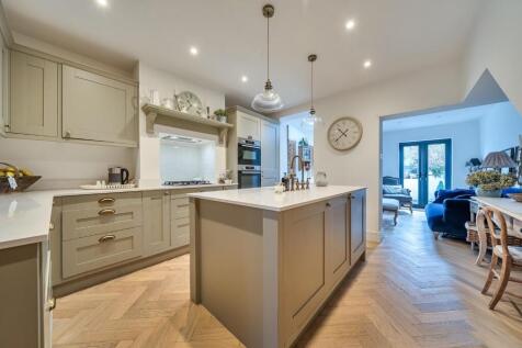 Kitchen 3.jpg