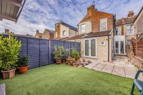 16 Cardiff Road, Portsmouth-Small-PorticoMarketing