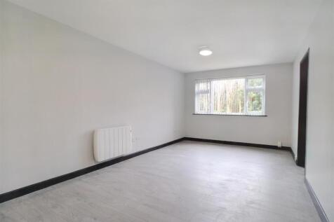 2 Living Room.jpg