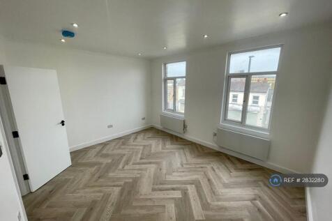 Master Bedroom (2nd Floor)