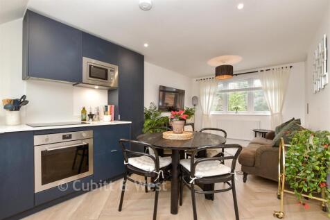 Kitchen / Lounge / Diner