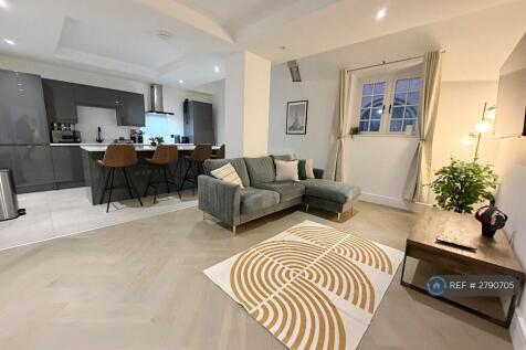 Kitchen / Living Area