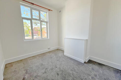 3 bed flat to rent South Ealing Road, Ealing W5