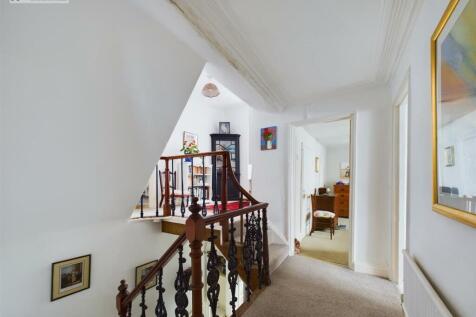 Landing &amp; staircase.jpg