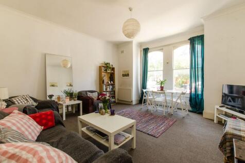 2-bed flat on Drakefield Road, Heaver Estate, London, SW17, £2,500/mo