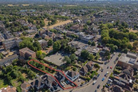 Tudor Lodge, The Avenue, E11