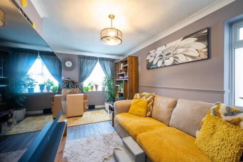 31 Cockleshell Gardens2214.jpg