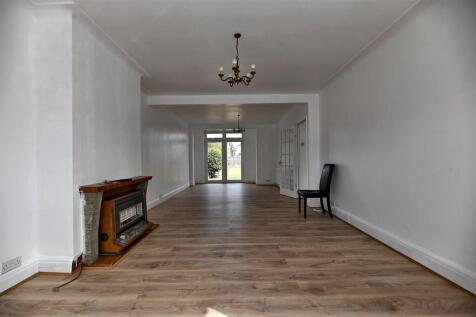 03-lounge-rear-aspect.jpg