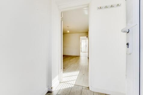 4 Douglas Court, Kettering-8.jpg