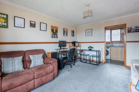 LOUNGE REAR