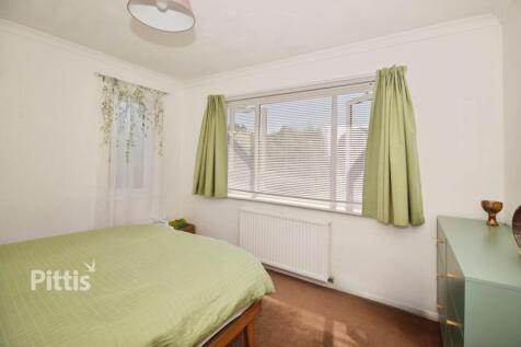 Meadow Way Sandown PO36 photo 4