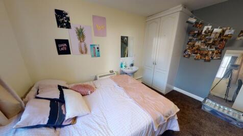 Ebberston Terrace, Hyde Park, Leeds photo 4