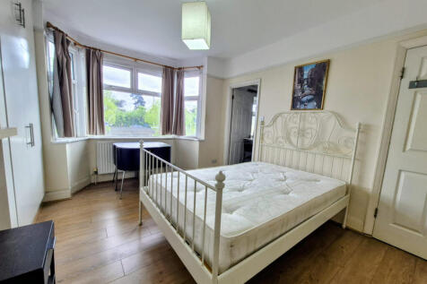 Beautiful Studio Located in N13