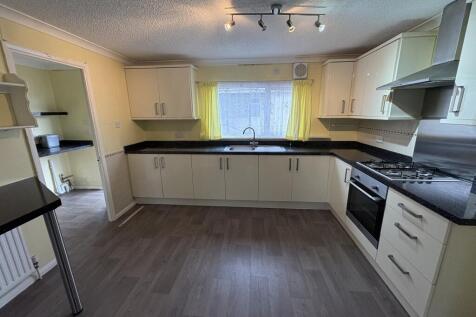 Emms Lane, Brooks Green, Horsham, West Sussex. RH13 0TR photo 3