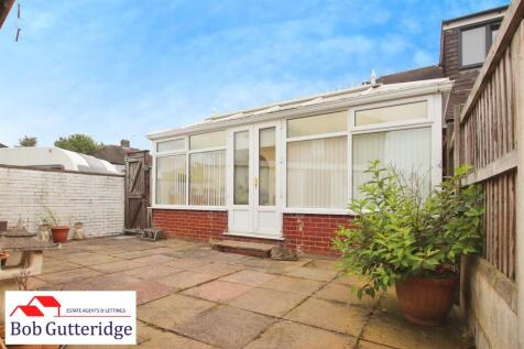 ENCLOSED REAR GARDEN