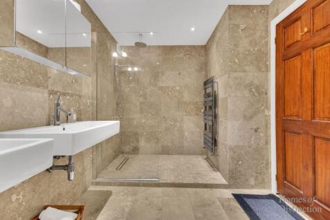 Coach House - Bathroom