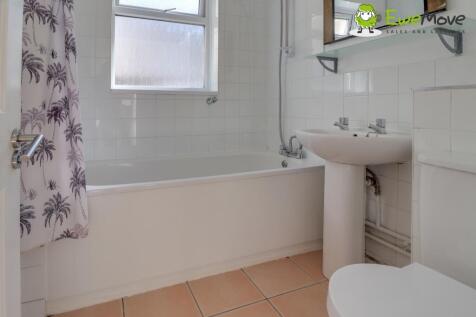 Bathroom at Stanley Street by Ben Brind @ EweMove 