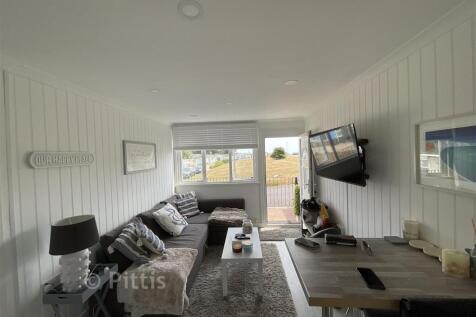 Lounge/Dining Area