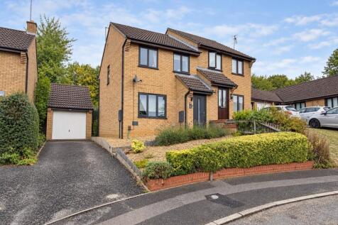 Northampton, NN4 - property photo