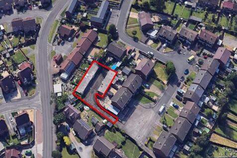 Garages / Plot
