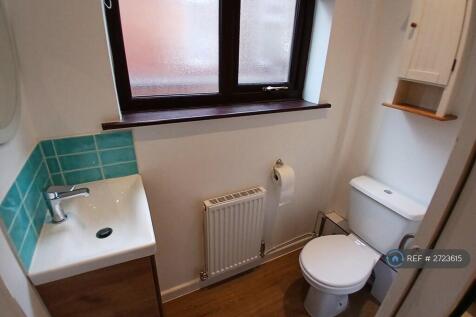 Additional Groundfloor Cloakroom 