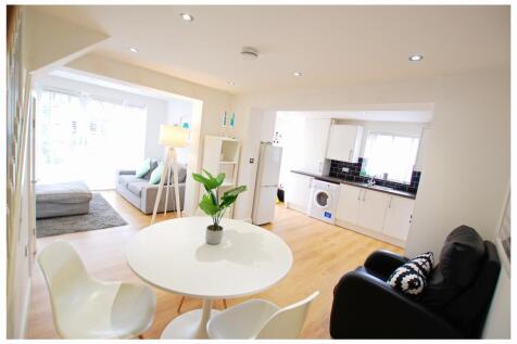 Lounge / Kitchen