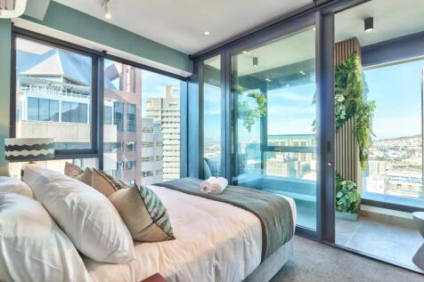 Bedroom 1 with private day bed