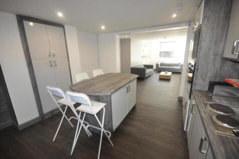 6-bed house on Hyde Park Terrace, Hyde Park, Leeds LS6 1BJ, £3,360/mo