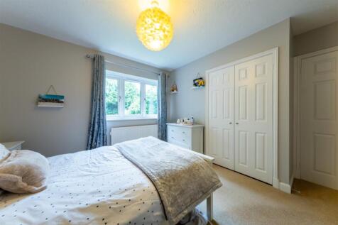 17 Woodham Close-038.jpg