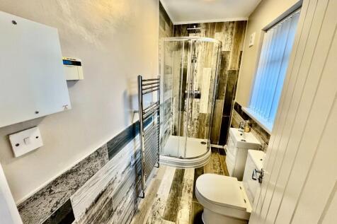 Shower Room / Cloakr