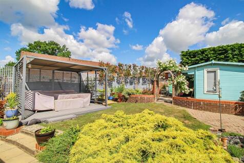 8 Topaz Grove, Waterlooville-Small-4.jpg