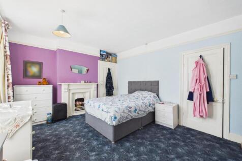 Bedroom: