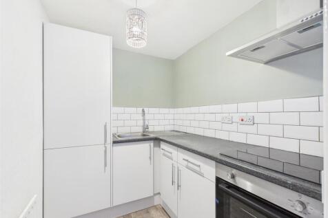 Basement Flat 10 Hales road03557G0-PR0184-STILL001