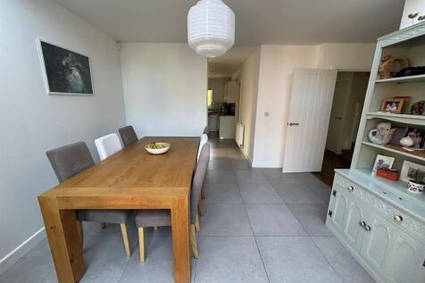Larnach Drive, Kentford, Newmarket photo 3